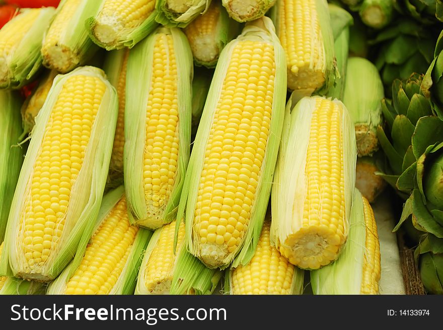 Close up of corn on a market stand