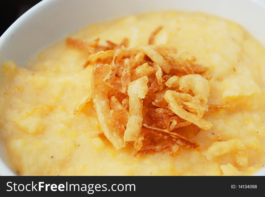 Mashed potatoes with onion in a white bowl