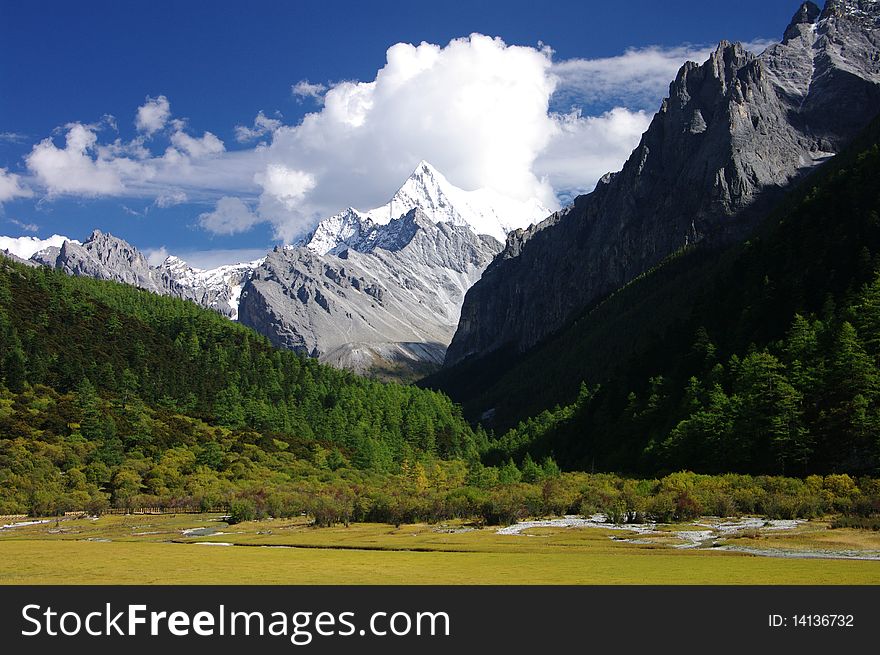 A holly mountain which name is Yang Mai Yong in Chinese. A holly mountain which name is Yang Mai Yong in Chinese