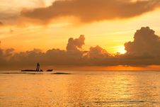 Bright Sunrise In Early Morning With Ocean Stock Photography