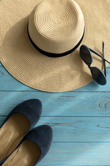 Free Women`s Accessories - Shoes, Hat And Sunglasses Of Blue Color Royalty Free Stock Photography - 141538847