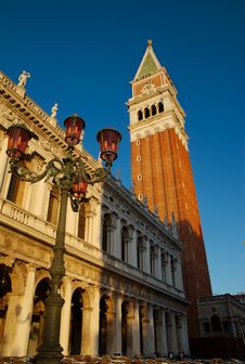 Campanile And Lamp, Venice, Italy Royalty Free Stock Images Campanile And Lamp, Venice, Italy Royalty Free Stock Images
