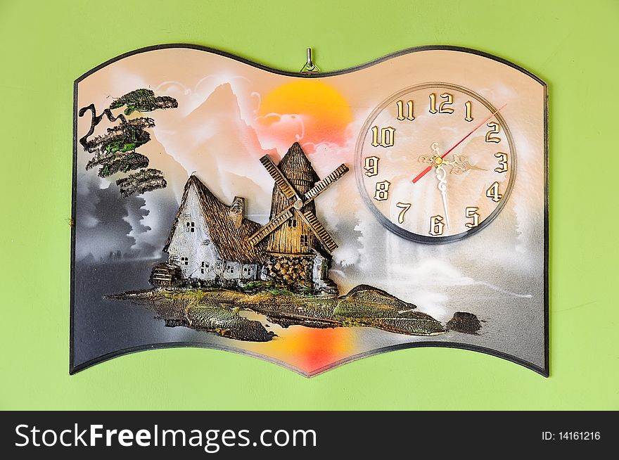 This is a picture hanging on the wall, hand-carved clock with beautiful colors. This is a picture hanging on the wall, hand-carved clock with beautiful colors.