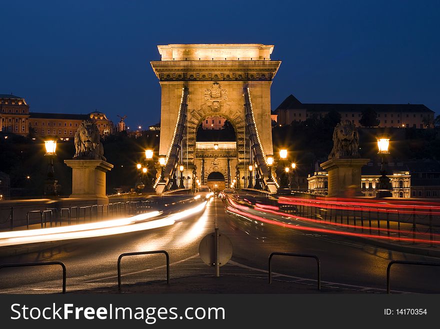 Budapest is a beautiful bridge, the cars are going.