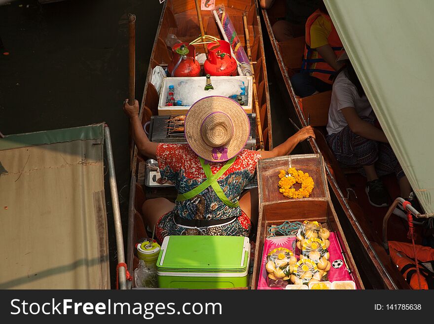 Bangkok. DAMNOEN SADUAK, - JAN 31, 2019: Damnoen Saduak The Famoust Floating Market Near Bangkok In Ratchaburi Province, Damnoen