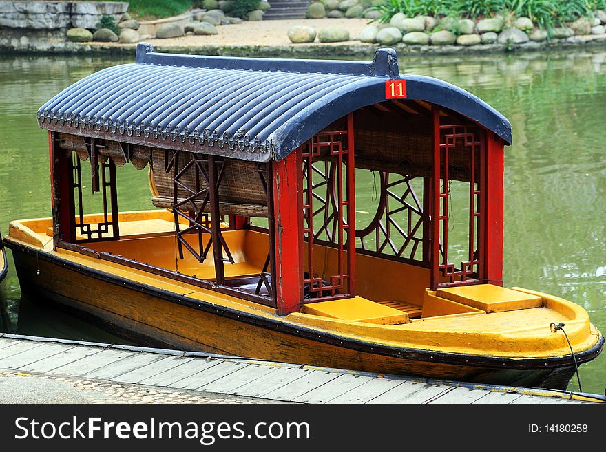 An entertainment uses small pleasure boat