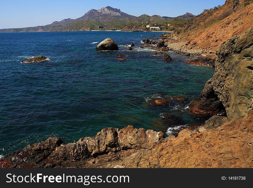 Rocky coast. Photo 9738