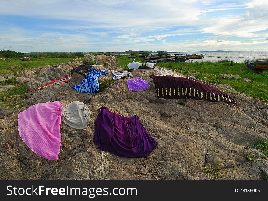 Garments that dry on cliffs