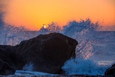 Sea Waves Crushing And Splashing On The Rocks On A Tropical Beach, In Beautiful Warm Sunset Light Stock Photography