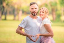 Free Portrait Of Young Couple Enjoying In The Park At Sunset. Concept Romantic And Love. Warm Tone Royalty Free Stock Photos - 141875108