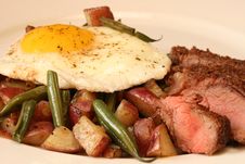 Potato And Green Bean Hash With Sirloin Steak Royalty Free Stock Images Potato And Green Bean Hash With Sirloin Steak Royalty Free Stock Images