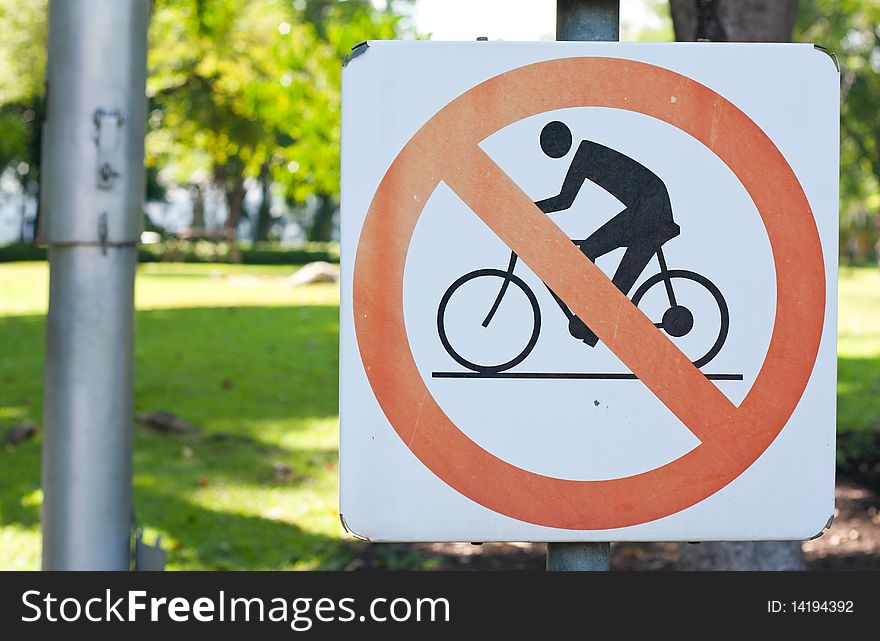 Warnning sign bike on sidewalk in garden