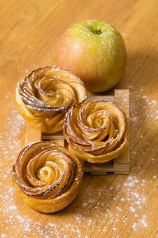 Homemade Apple Cakes With Cinnamon And Icing Sugar On Wooden Background. Apple Rose Mini Tarts Royalty Free Stock Photography Homemade Apple Cakes With Cinnamon And Icing Sugar On Wooden Background. Apple Rose Mini Tarts Royalty Free Stock Photography
