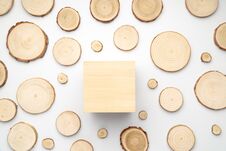 Free Pine Tree Cross-sections With Annual Rings And Wooden Square On White Background. Lumber Piece Close-up, Top View. Stock Photo - 141937810