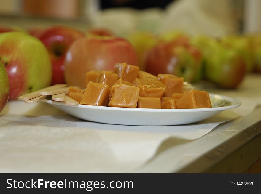 Preparing Caramel Apples