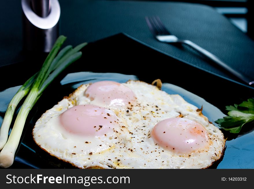 Fried eggs seasoned with salt and pepper