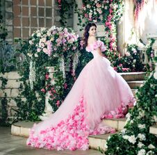 Free Attractive Fashion Model In Blossom Floral Garden. Stock Image - 142007831