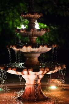The Fountain In A Garden In The Evening By The Light Of Lamps. Romanticheskak Atmosphere Royalty Free Stock Image