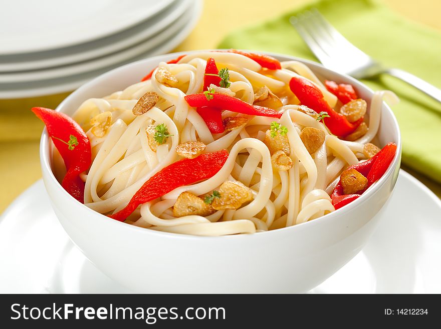 Spaghetti bowl with garlic and red pepper