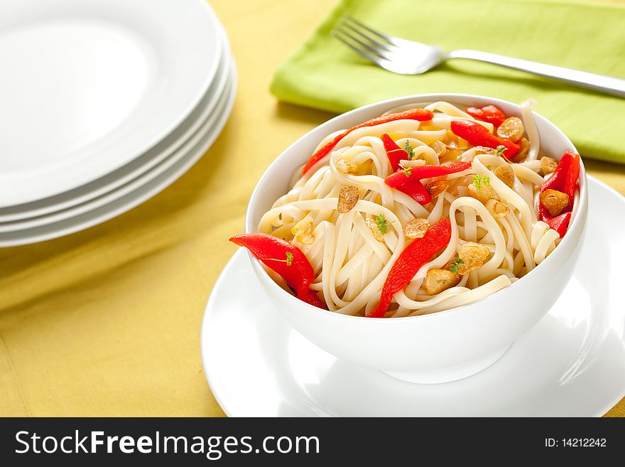 Spaghetti bowl with garlic and red pepper