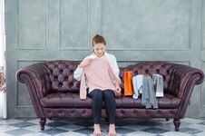 Free Asian Women Try Pink Shirts. Royalty Free Stock Photo - 142156835