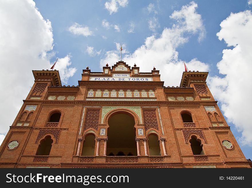 An image of plaza de toros (place of toros) in madrid, spain