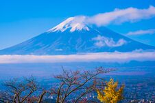 Beautiful Landscape Of Mountain Fuji Around Maple Leaf Tree In Autumn Season Royalty Free Stock Images Beautiful Landscape Of Mountain Fuji Around Maple Leaf Tree In Autumn Season Royalty Free Stock Images