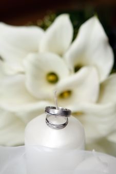 Wedding Rings And Candle Royalty Free Stock Photography Wedding Rings And Candle Royalty Free Stock Photography