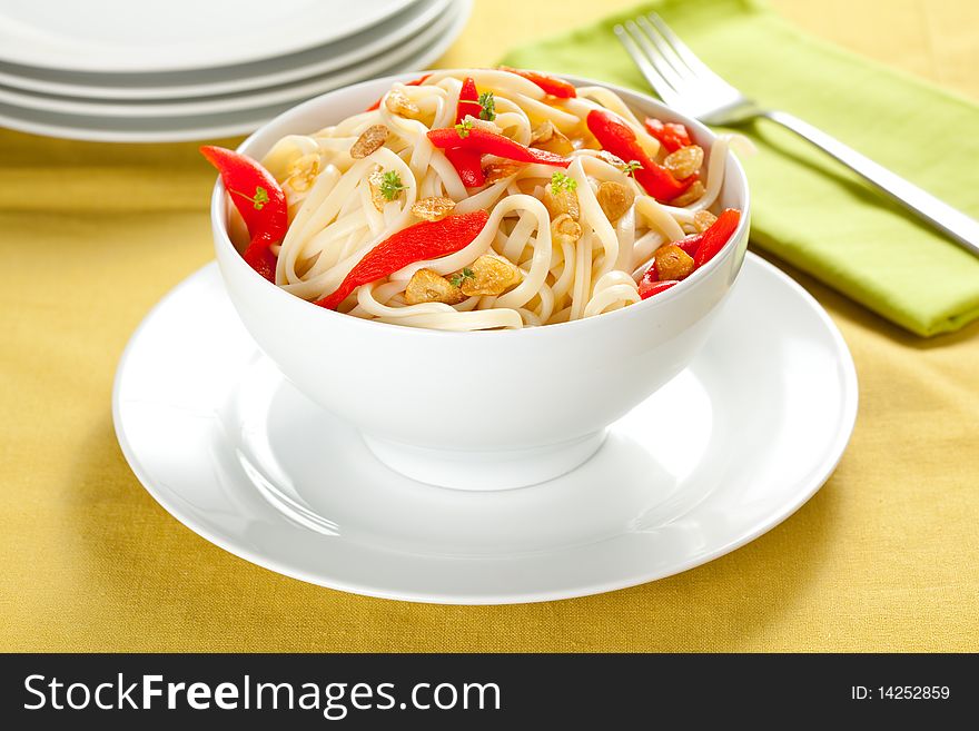 Spaghetti bowl with garlic and red pepper