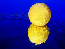 Yellow Melon And Waves Stock Photography Yellow Melon And Waves Stock Photography