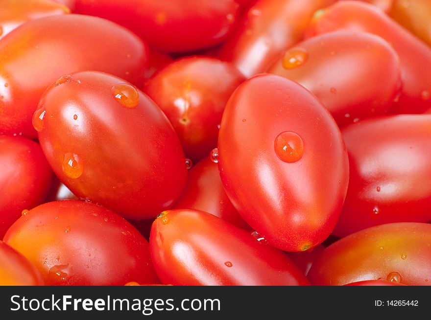 Red fresh tomatos with drop on it. Red fresh tomatos with drop on it