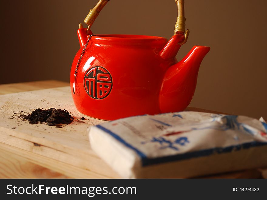 Teapot with black tea