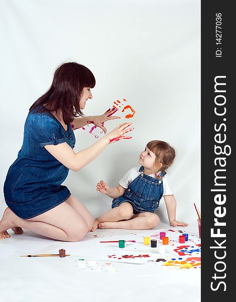 Mother and daugher painting at studio