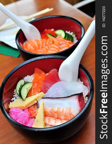 Bowl of Japanese salmon don (sushi rice) topped with salmon roe, and a bowl of mixed sashimi don. Bowl of Japanese salmon don (sushi rice) topped with salmon roe, and a bowl of mixed sashimi don