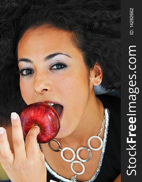 Beautiful woman eating apple