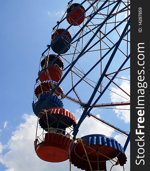 A picture of an old Ferris Wheel. A picture of an old Ferris Wheel