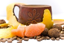 Slice Near The Cup Grapefruit Royalty Free Stock Photography Slice Near The Cup Grapefruit Royalty Free Stock Photography
