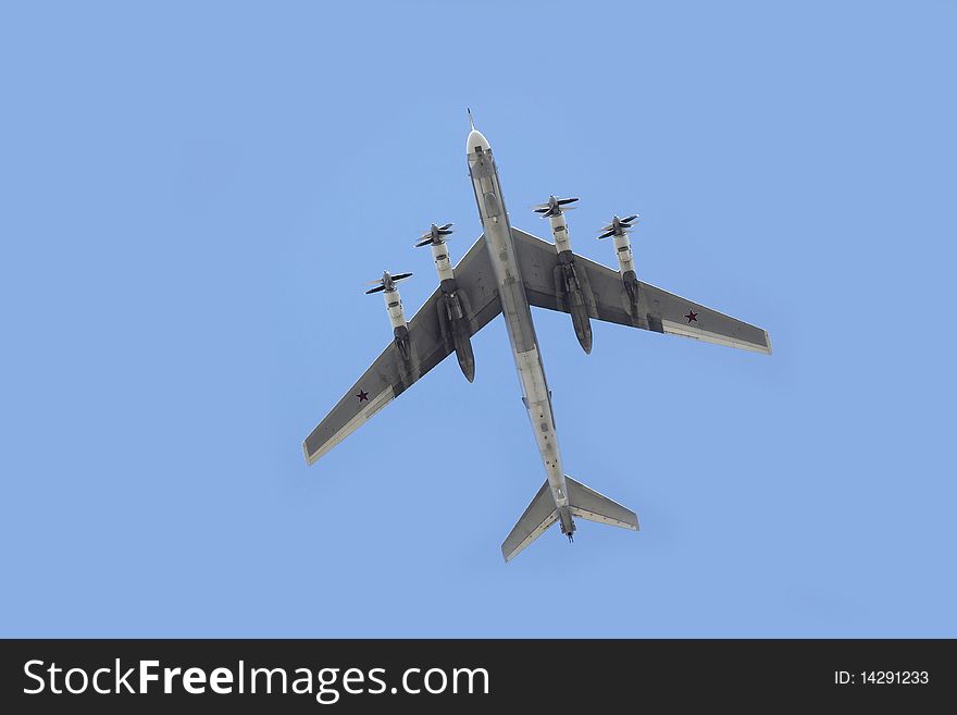 Turbo-propeller bomber TU99