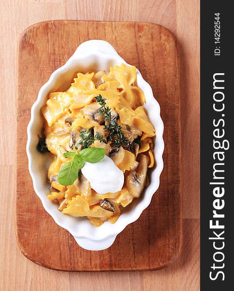 Farfalle with mushrooms, saffron and cream - detail