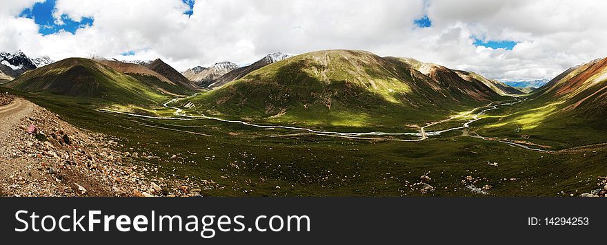 Mountain landscape，the flowing river