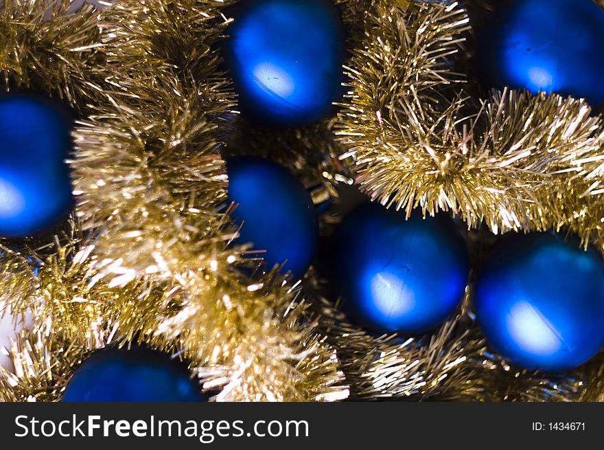 Christmas decoration with chain and balls