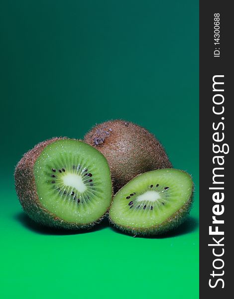 An image of a kiwi fruit.