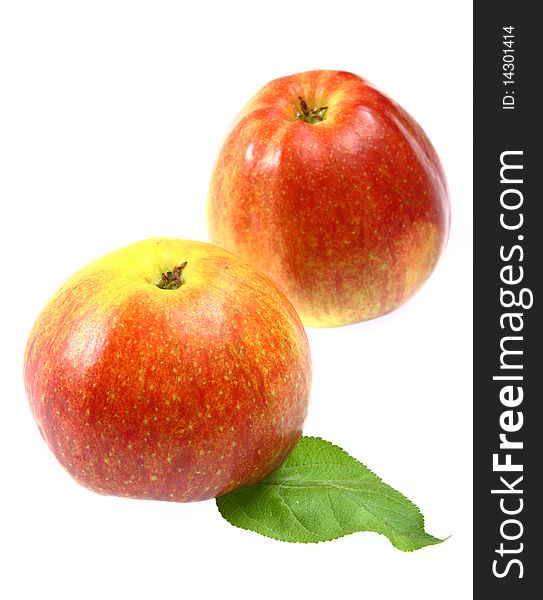 Ripe fresh red apples with leaf isolated on white