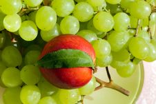 Ectarine And Grape Royalty Free Stock Photo Ectarine And Grape Royalty Free Stock Photo