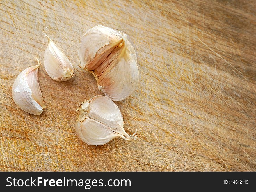Fresh garlic on chopping board