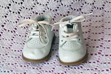 White Leather Baby Shoes Royalty Free Stock Images White Leather Baby Shoes Royalty Free Stock Images