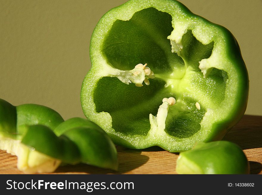 Cut the bell pepper slices. Cut the bell pepper slices