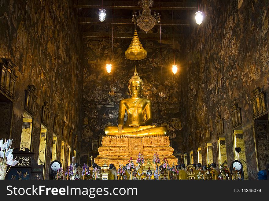 Golden Buddha in Wat Sa Geart