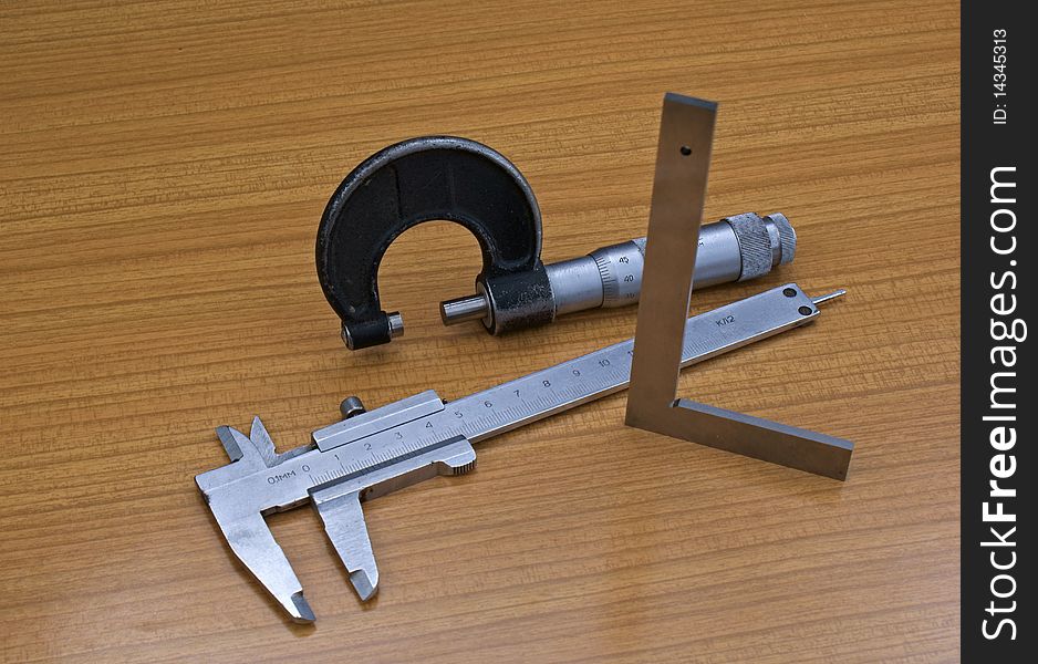 Measuring instrument assign for part sensing and size process surface