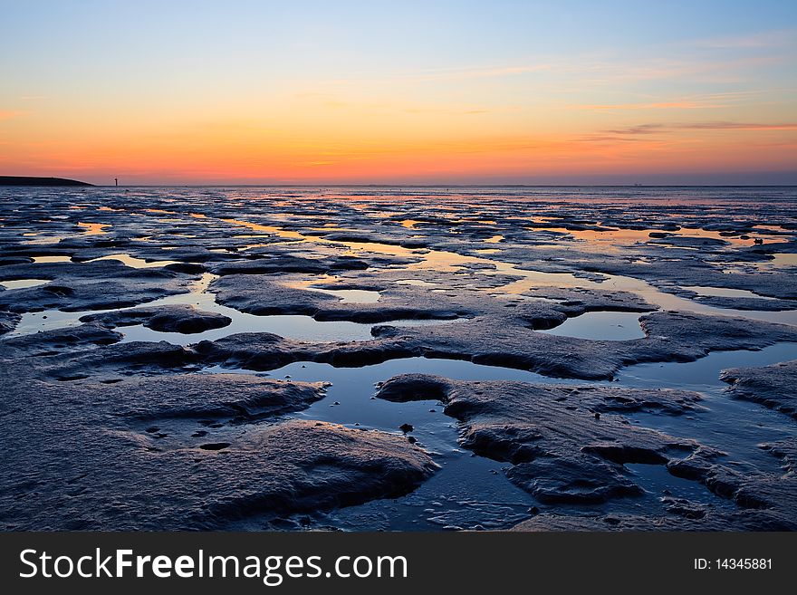 Reflection of the sunset in the ocean